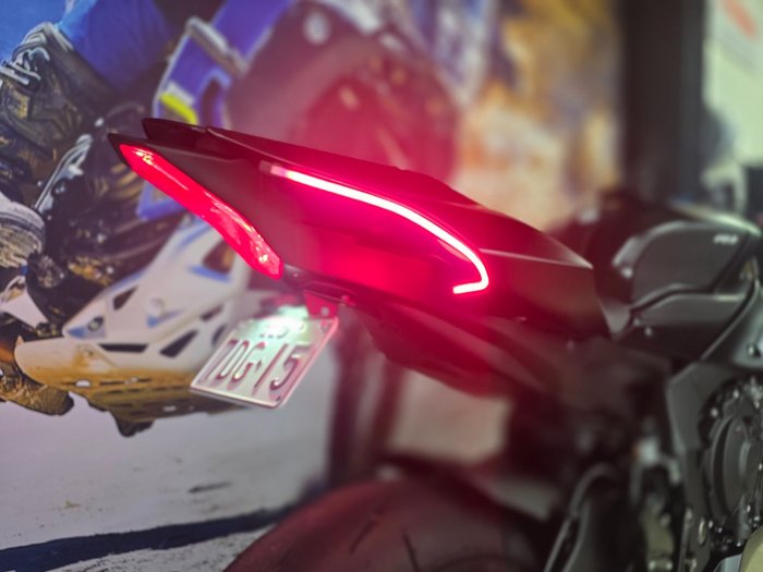 2025 Yamaha YZF-R1 BLACK