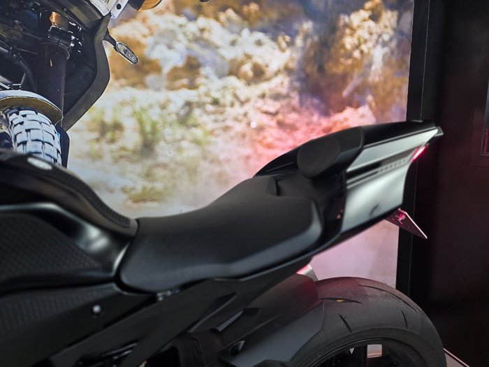 2025 Yamaha YZF-R1 BLACK