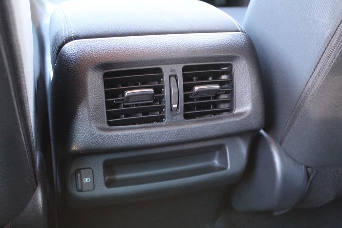 2022 Nissan Navara ST