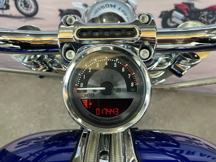 2014 Harley-davidson 2014 HARLEY-DAVIDSON 1800CC FXSBSE CVO BREAKOUT Silver