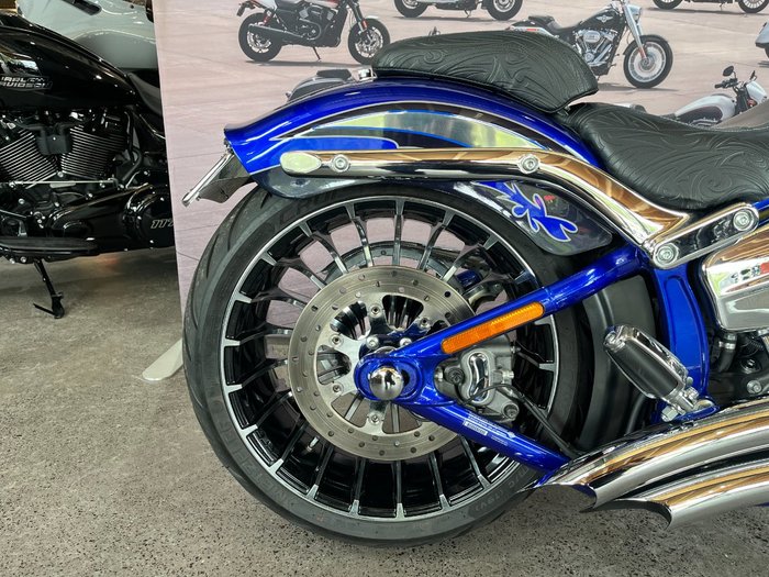 2014 Harley-davidson 2014 HARLEY-DAVIDSON 1800CC FXSBSE CVO BREAKOUT Silver