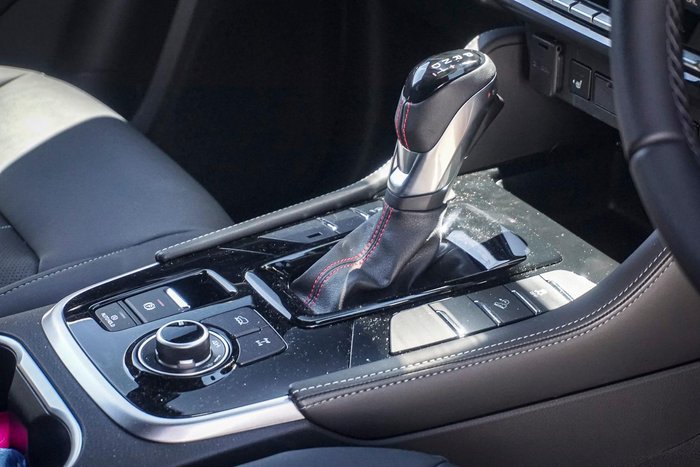 2025 Isuzu MU-X X-TERRAIN