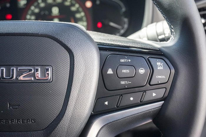 2025 Isuzu MU-X X-TERRAIN