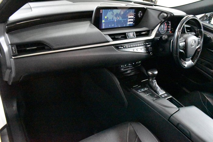 2019 Lexus ES 300h Luxury