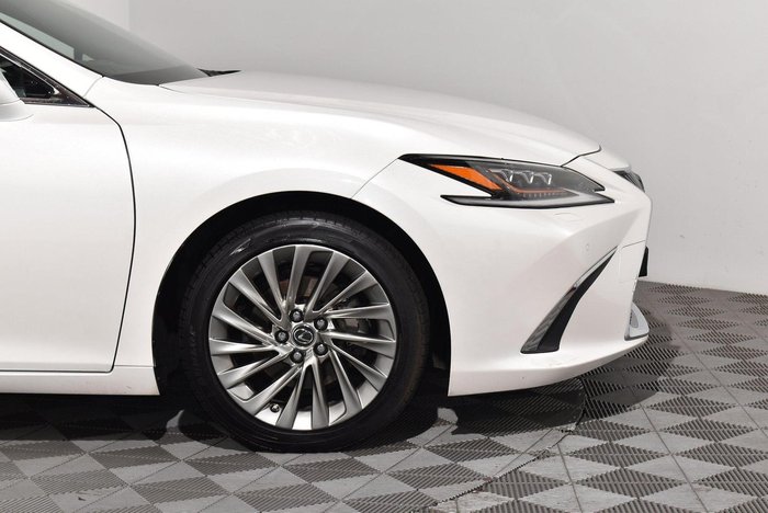 2019 Lexus ES 300h Luxury