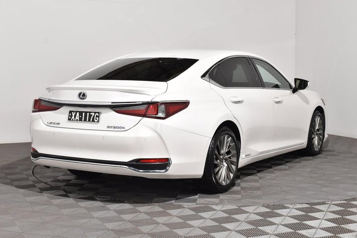 2019 Lexus ES 300h Luxury