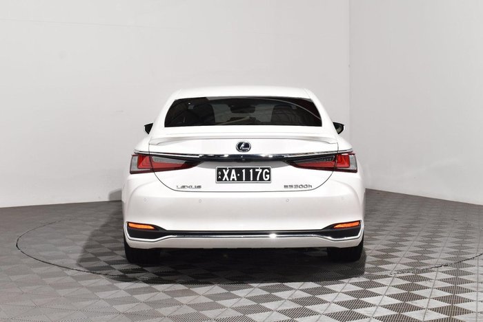 2019 Lexus ES 300h Luxury