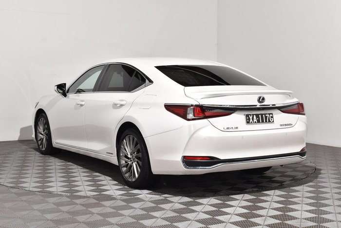 2019 Lexus ES 300h Luxury