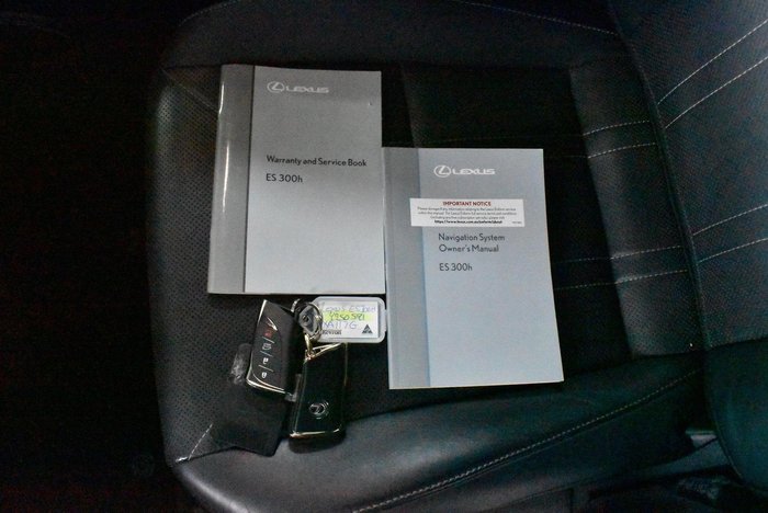 2019 Lexus ES 300h Luxury