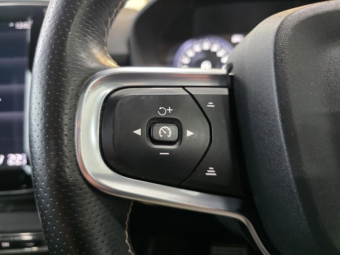 2018 Volvo XC40 D4 R-Design