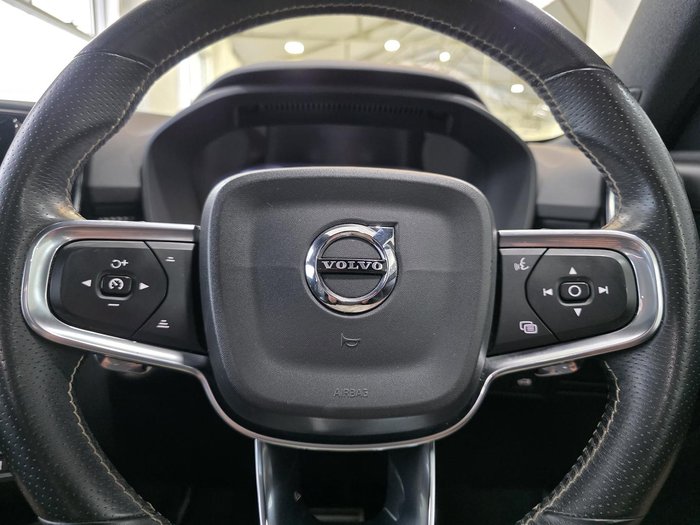 2018 Volvo XC40 D4 R-Design