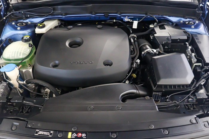 2020 Volvo XC40 T5 R-Design