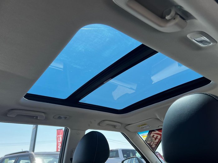 2025 Mahindra XUV3XO AX7L