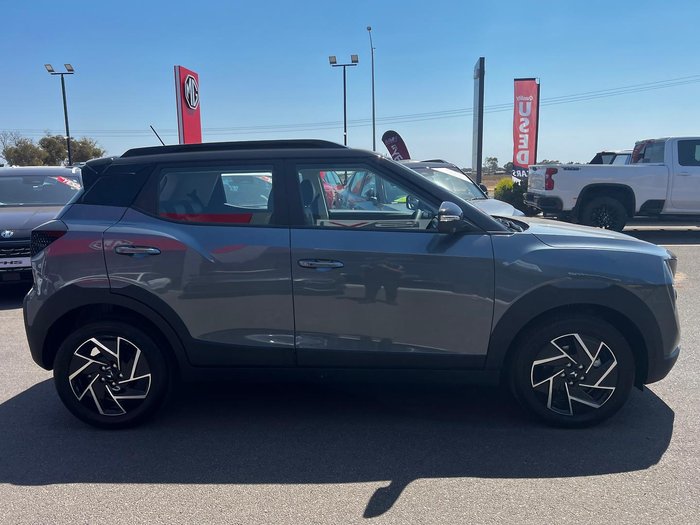 2025 Mahindra XUV3XO AX7L