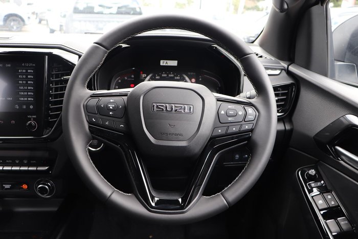 2025 Isuzu D-MAX BLADE