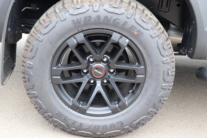 2025 Isuzu D-MAX BLADE