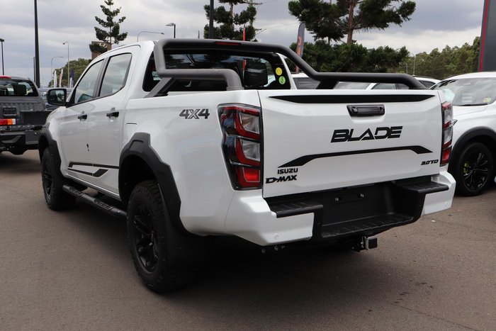 2025 Isuzu D-MAX BLADE