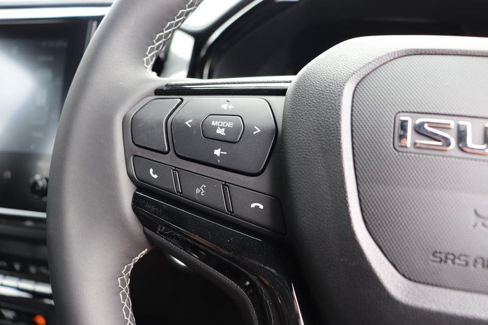 2025 Isuzu D-MAX BLADE