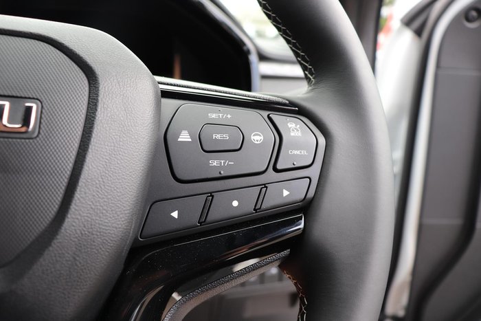 2025 Isuzu D-MAX BLADE