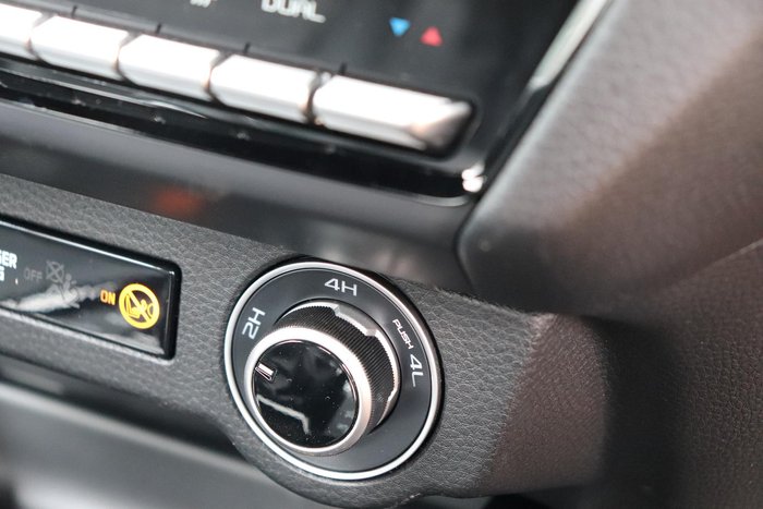 2025 Isuzu D-MAX BLADE