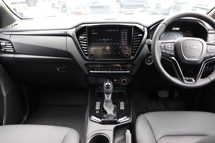 2025 Isuzu D-MAX BLADE