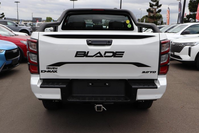 2025 Isuzu D-MAX BLADE