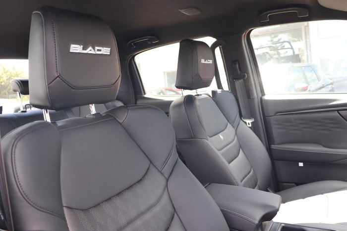 2025 Isuzu D-MAX BLADE