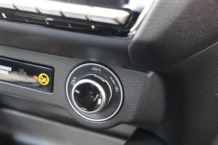 2025 Isuzu D-MAX BLADE