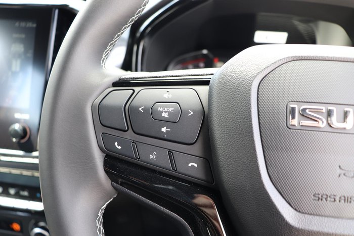 2025 Isuzu D-MAX BLADE