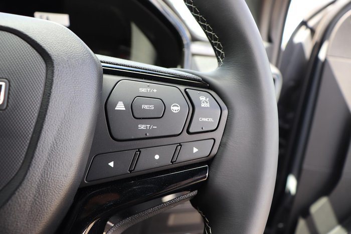 2025 Isuzu D-MAX BLADE