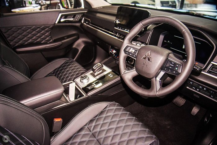 2025 Mitsubishi Outlander PHEV Exceed