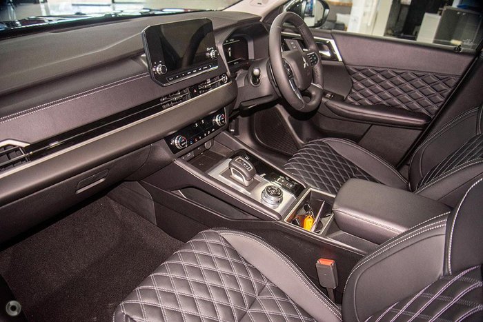 2025 Mitsubishi Outlander PHEV Exceed