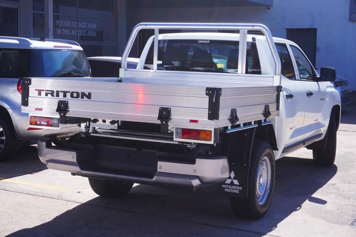 2025 Mitsubishi Triton GLX