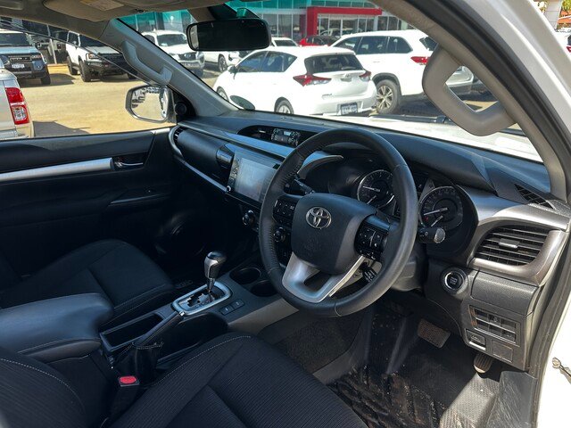 2021 Toyota Hilux HILUX 4x4 2.8L DSL D/C/C 6AT SR5 2U76950 001 Glacier White