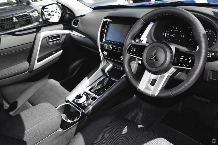 2025 Mitsubishi Pajero Sport GLS