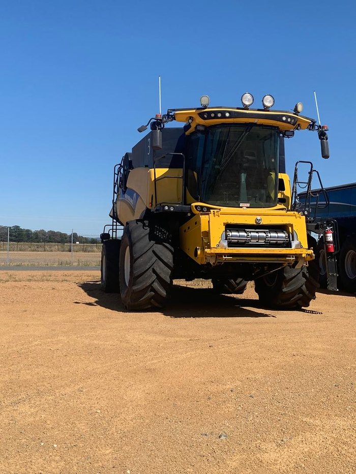 2016 New Holland Cr9.90