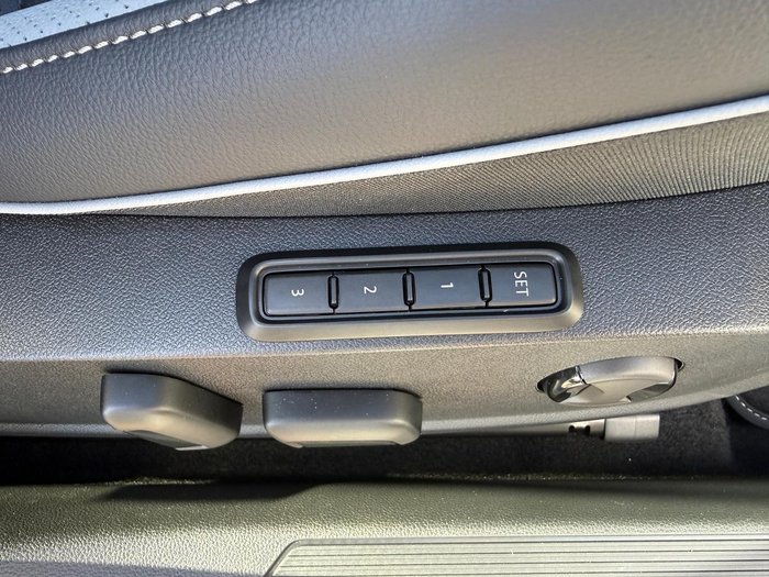 2025 Volkswagen Golf 110TSI R-Line