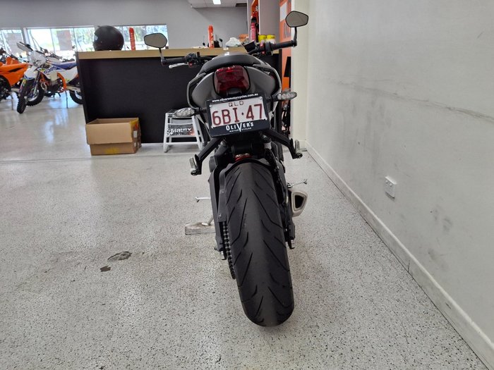 2024 Triumph STREET TRIPLE R SILVER ICE