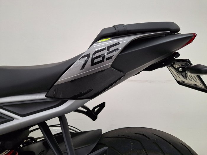 2024 Triumph STREET TRIPLE R SILVER ICE