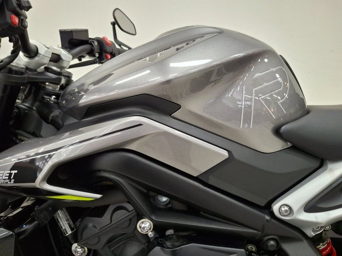 2024 Triumph STREET TRIPLE R SILVER ICE