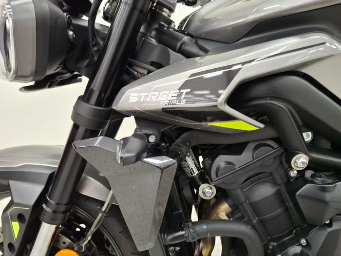 2024 Triumph STREET TRIPLE R SILVER ICE