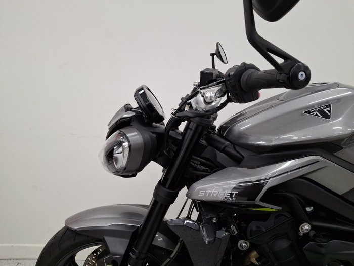 2024 Triumph STREET TRIPLE R SILVER ICE