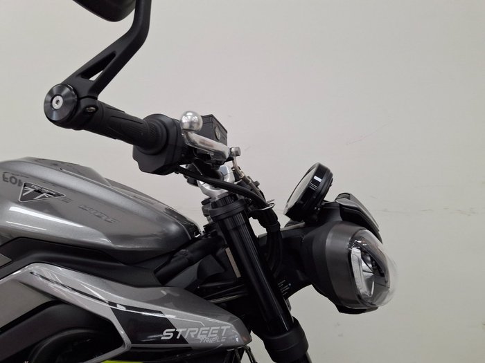 2024 Triumph STREET TRIPLE R SILVER ICE