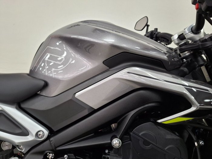 2024 Triumph STREET TRIPLE R SILVER ICE