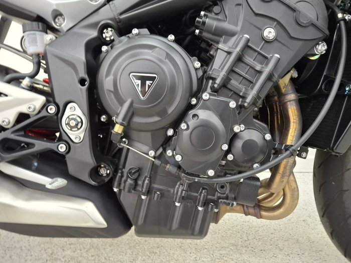 2024 Triumph STREET TRIPLE R SILVER ICE