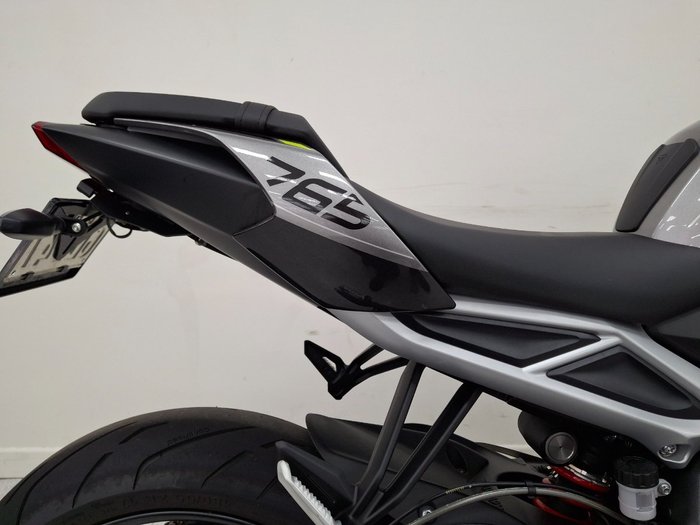 2024 Triumph STREET TRIPLE R SILVER ICE