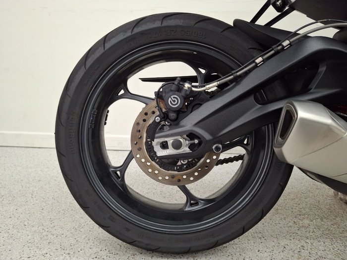 2024 Triumph STREET TRIPLE R SILVER ICE