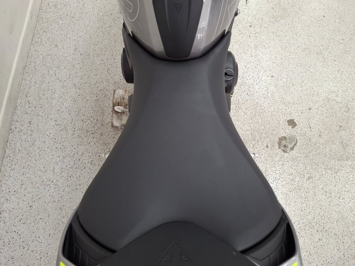 2024 Triumph STREET TRIPLE R SILVER ICE