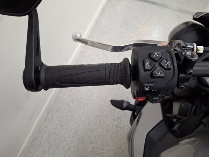 2024 Triumph STREET TRIPLE R SILVER ICE