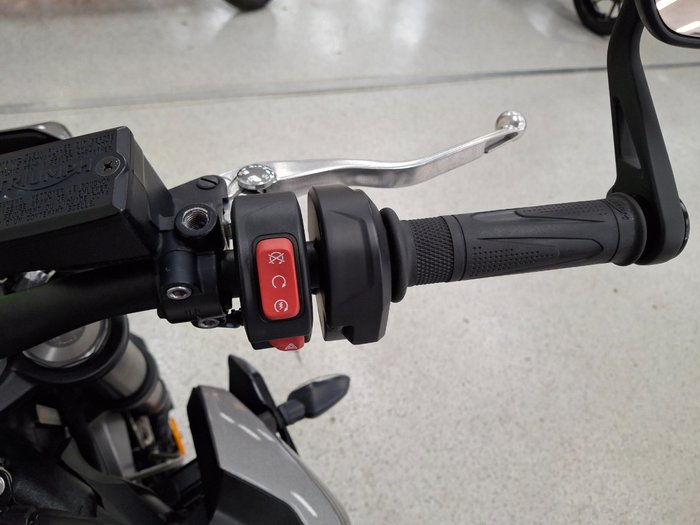 2024 Triumph STREET TRIPLE R SILVER ICE